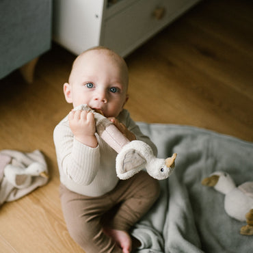 Babyono sonajero y mordedor Cri Cri Ganso Zoe