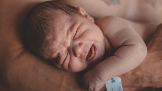 Cólicos del lactante: qué dice la evidencia científica y qué puedes hacer en casa para aliviarlos.