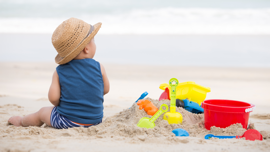 Resolvemos la Gran Duda sobre el Primer Chapuzón de tu Bebé en la Playa.
