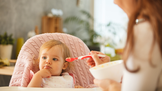 Mi bebé ha dejado de comer de repente y qué puede estar pasando.