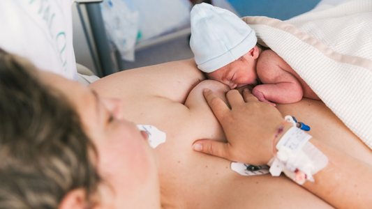 Visitas tras el parto y cómo gestionarlas para proteger vuestro inicio como familia.