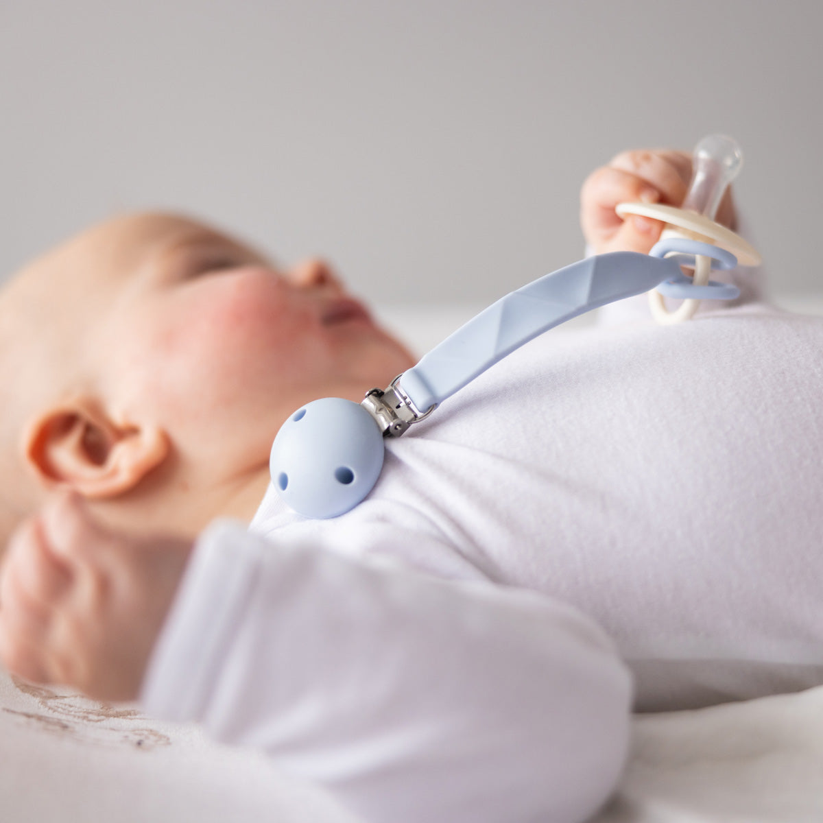 Babyono Cadena portachupetes de silicona