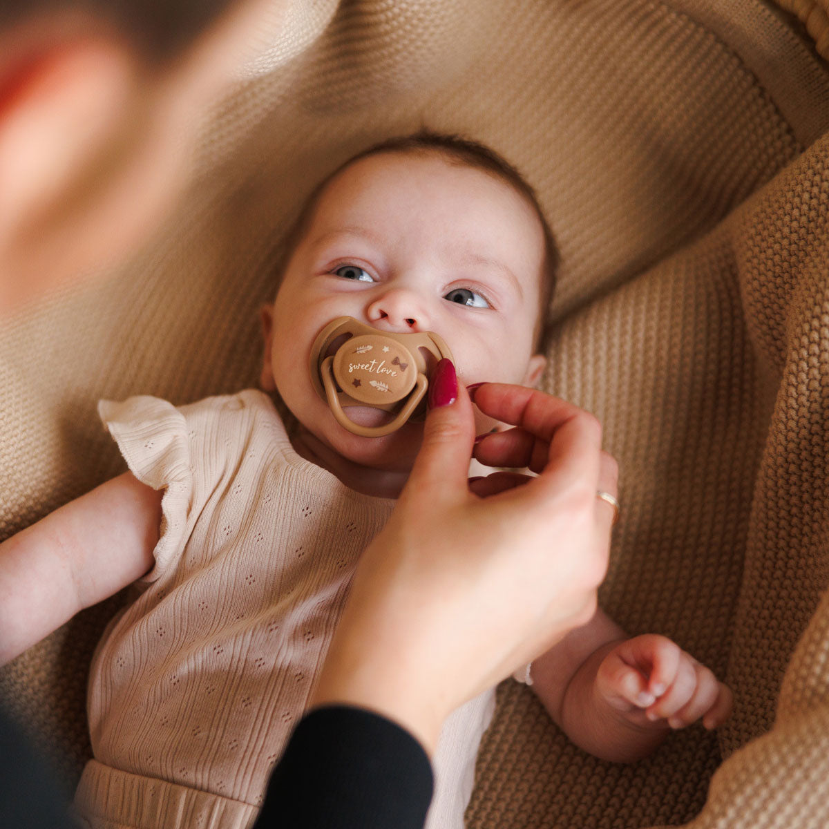 Chupetes tetina simétrica de silicona 0-6 meses Beige