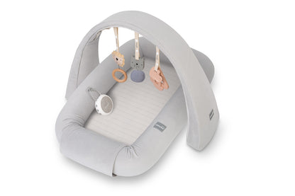 Cuna nido 4 en 1 con caja musical y arco de juegos